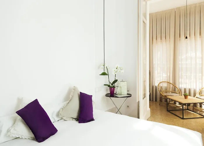 לינה וארוחת בוקר La Casa Gran 4*